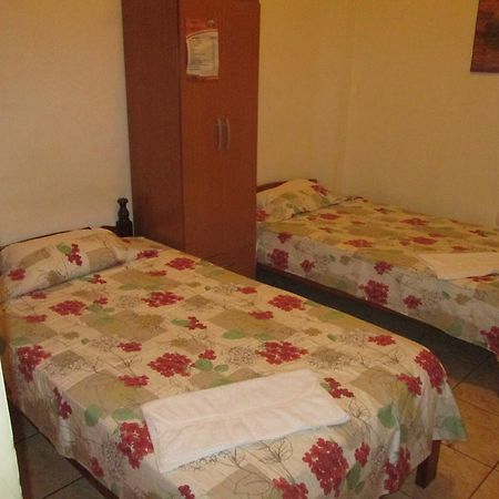 Hôtel Residencia Casa Linda à Iquitos Extérieur photo