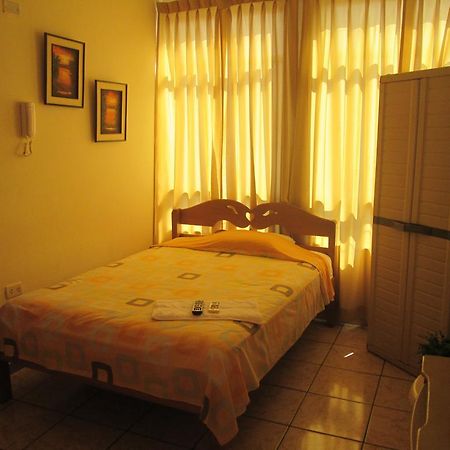 Hôtel Residencia Casa Linda à Iquitos Extérieur photo