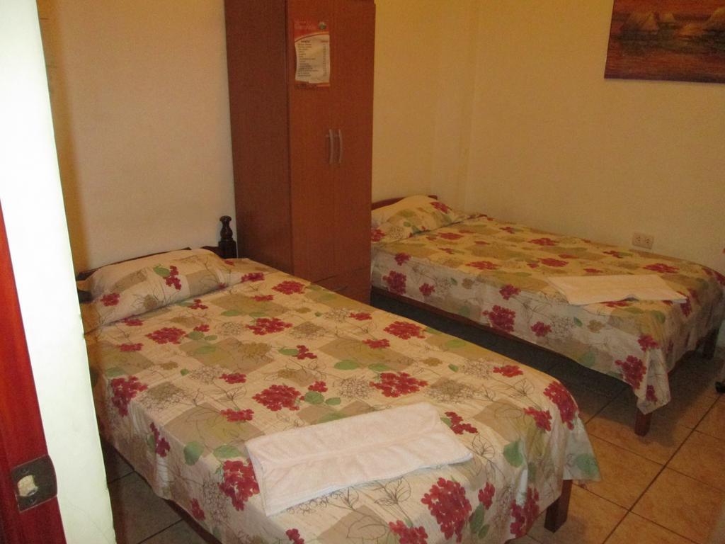 Hôtel Residencia Casa Linda à Iquitos Extérieur photo